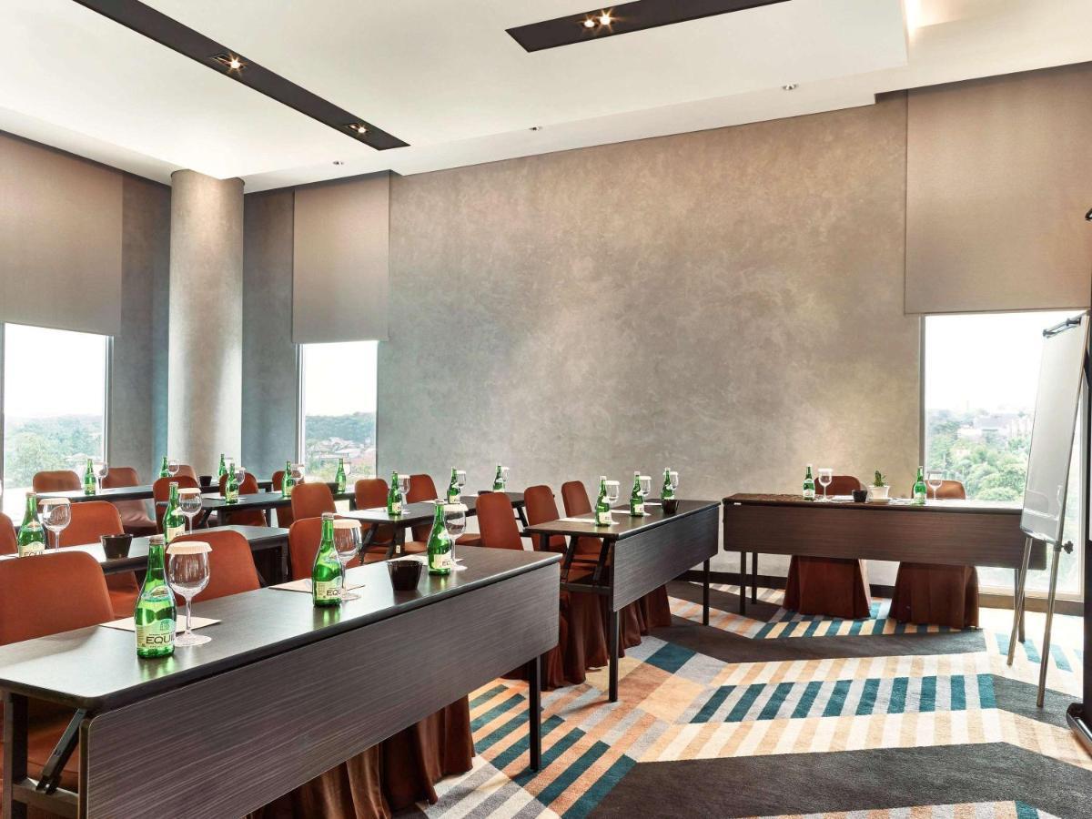 Novotel Karawang Exterior foto