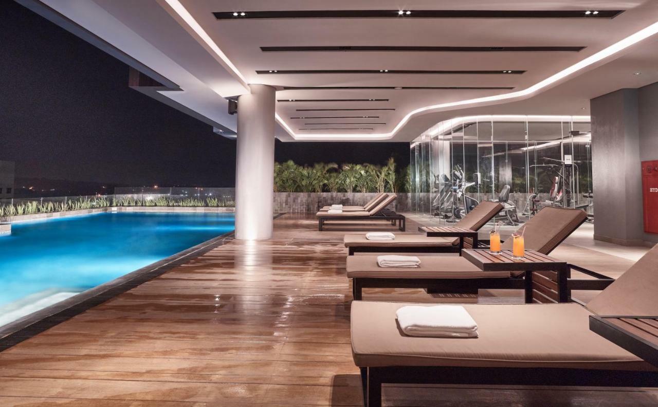 Novotel Karawang Exterior foto