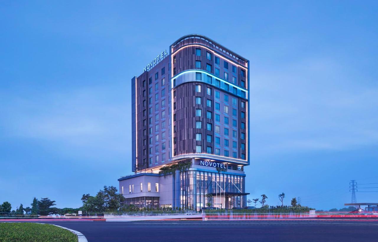 Novotel Karawang Exterior foto